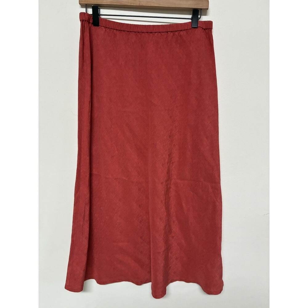 Eileen Fisher Midi Skirt Women’s Medium Textured Red Silk Elastic Band Minimal